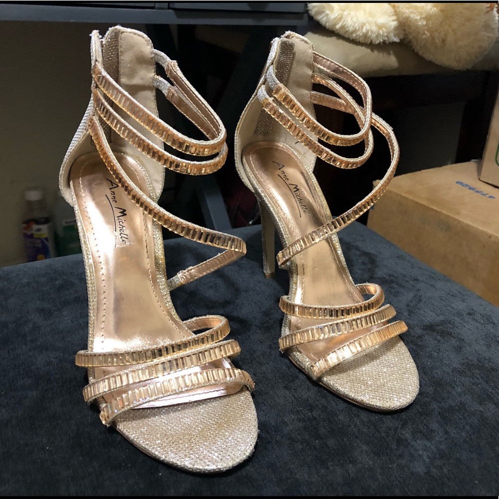 BRAND NEW! Sparkly heels